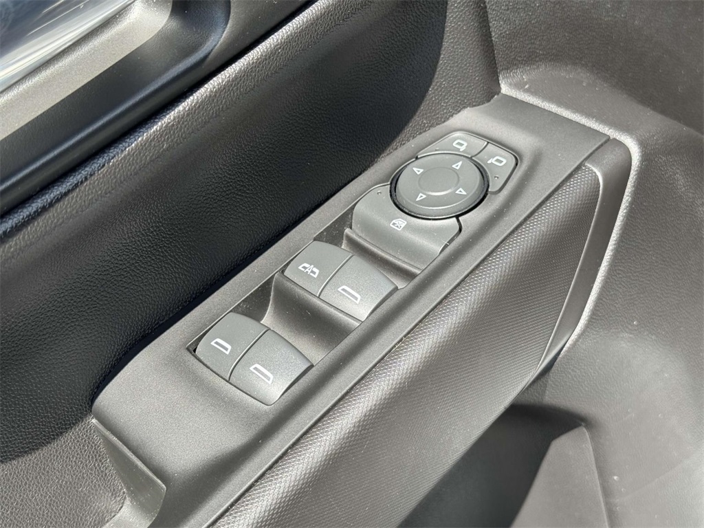 Vehicle image 23 of 30
