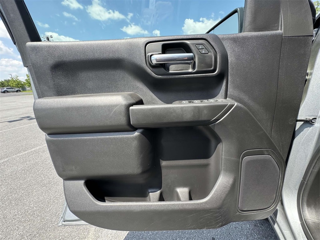 Vehicle image 21 of 30