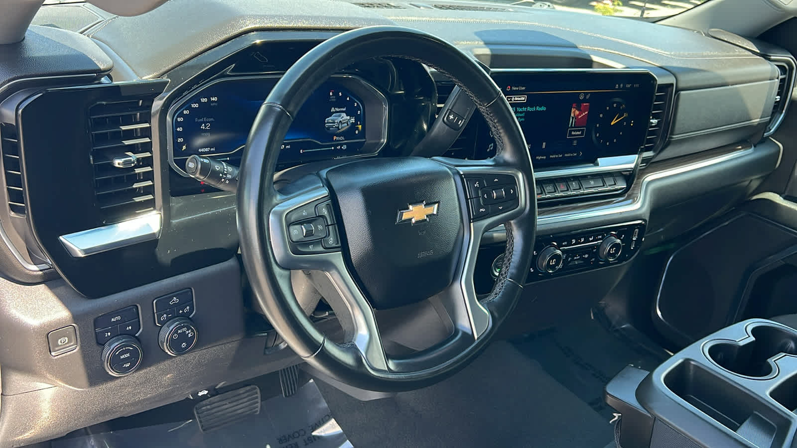 2023 Chevrolet Silverado 1500 LT Image 10 of 31