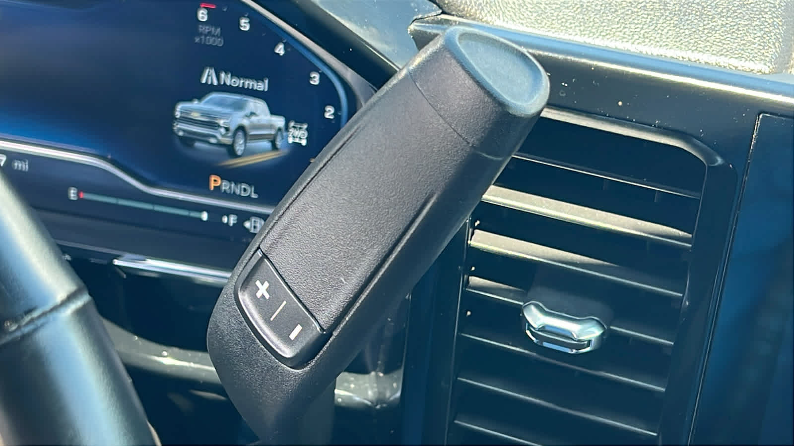 2023 Chevrolet Silverado 1500 LT Image 13 of 31