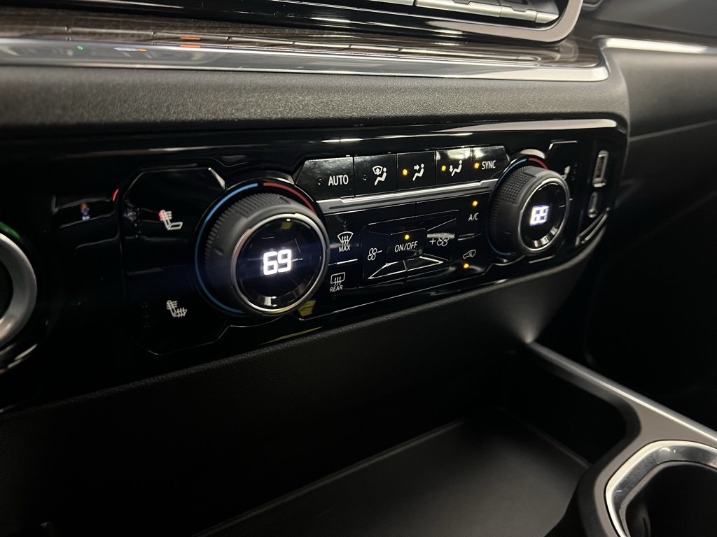 Vehicle image 29 of 33