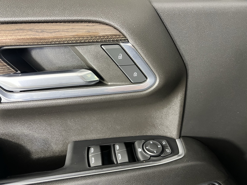 Vehicle image 20 of 33