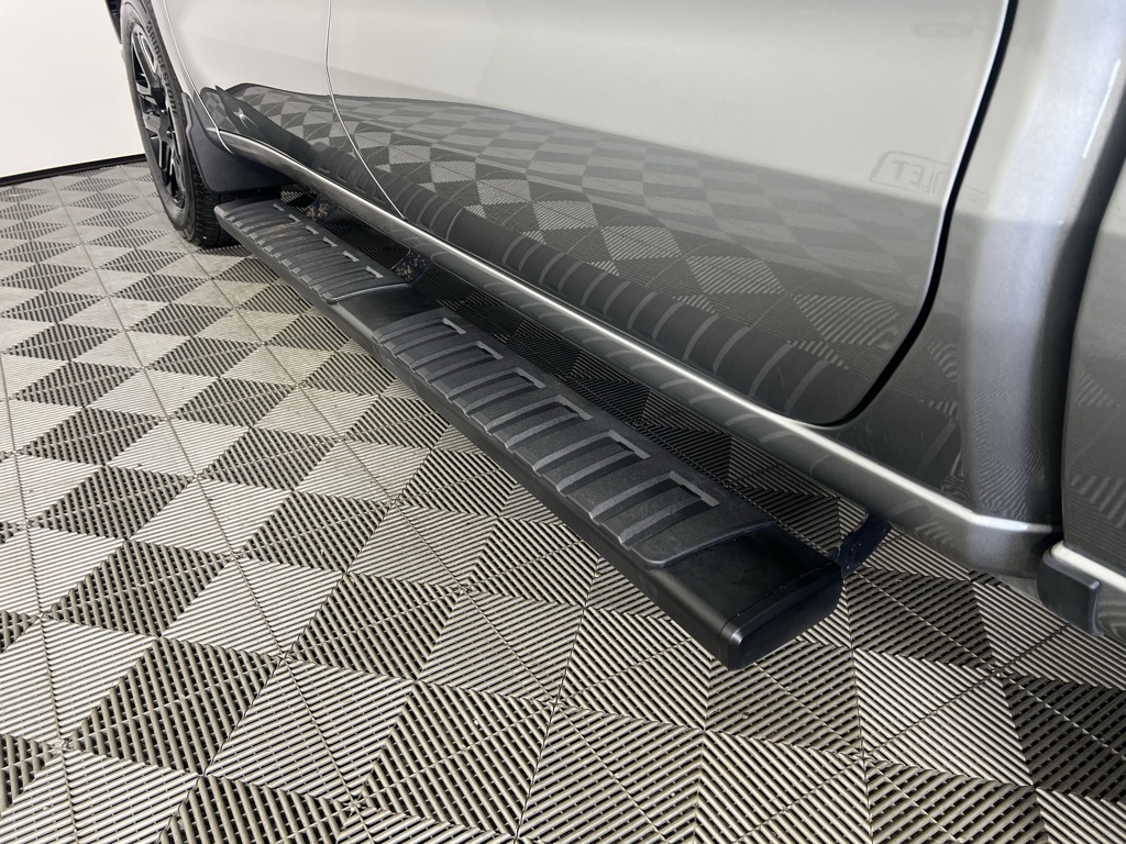 Vehicle image 11 of 33