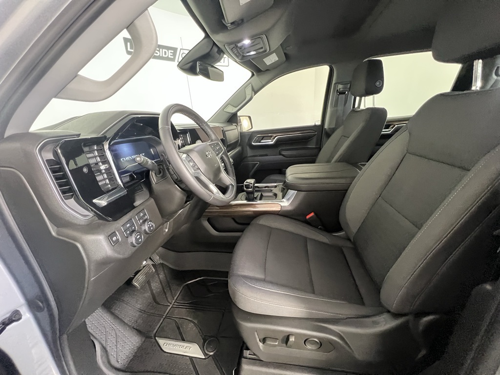 Vehicle image 14 of 33