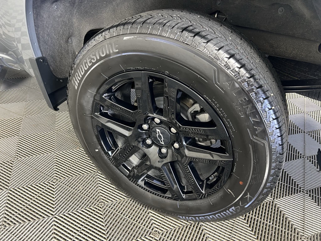 Vehicle image 10 of 33
