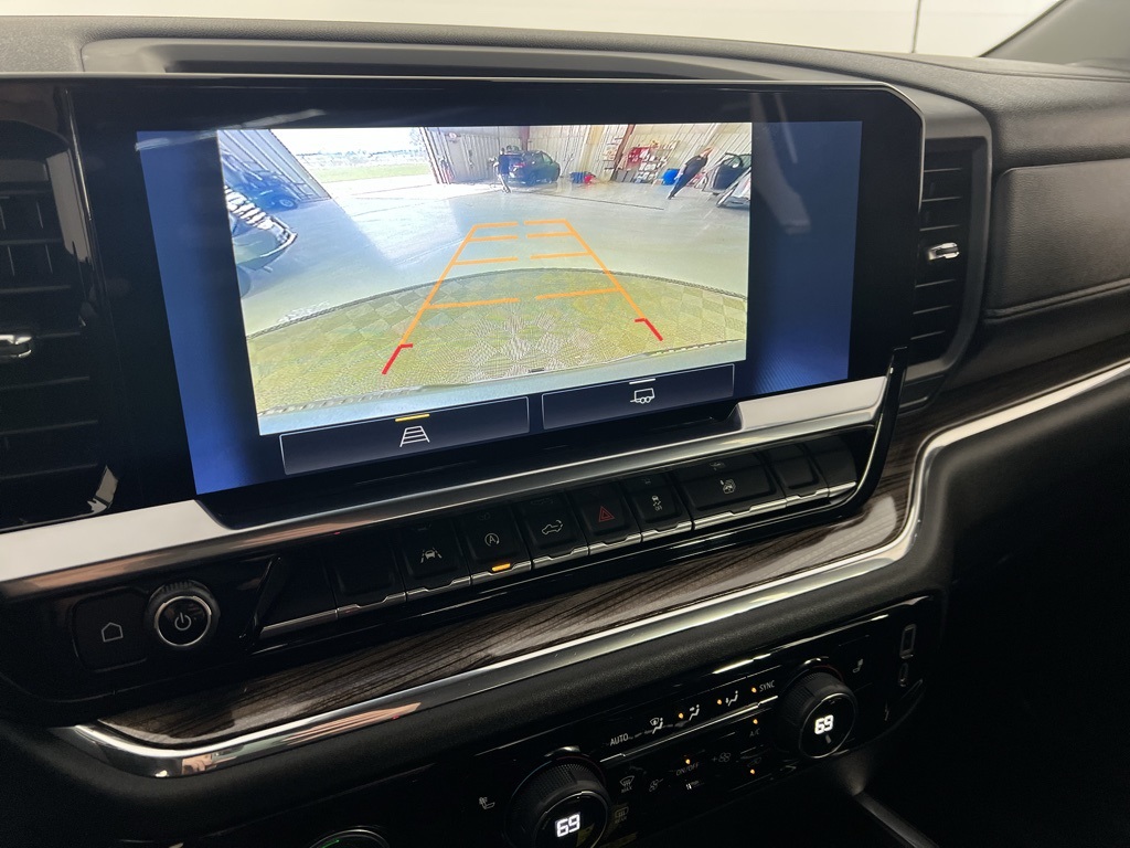 Vehicle image 28 of 33