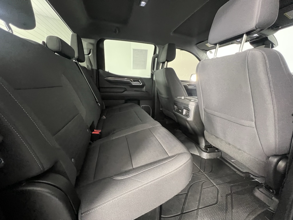 Vehicle image 16 of 33