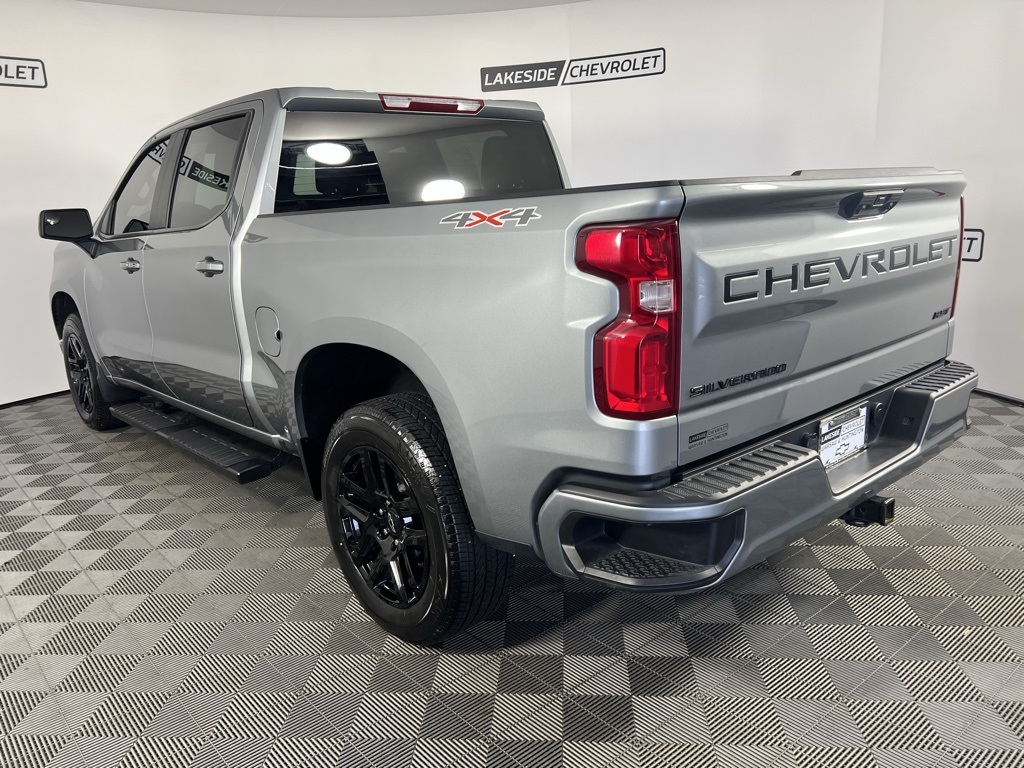 Vehicle image 9 of 33