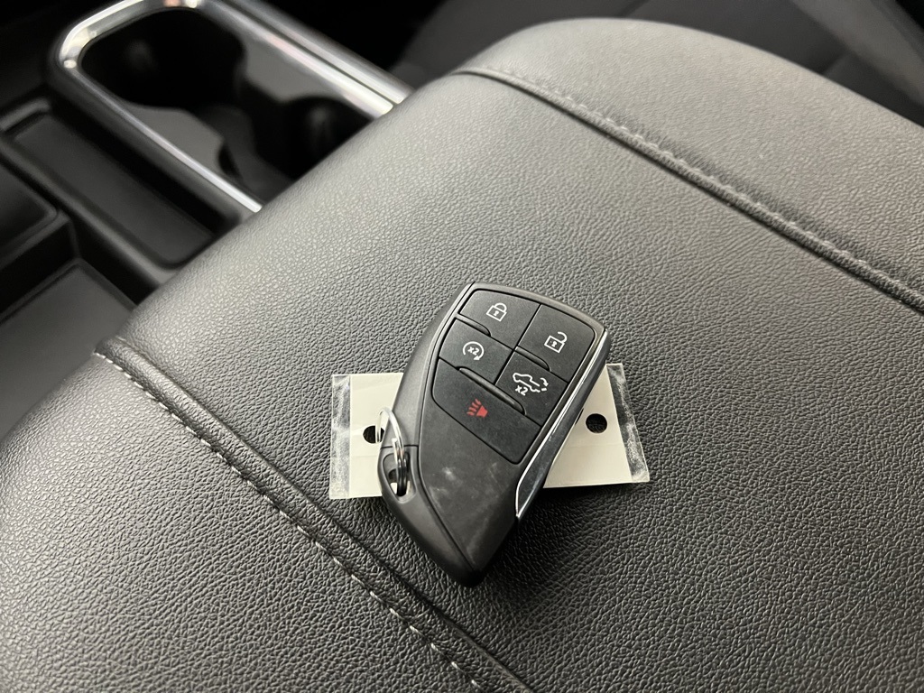 Vehicle image 25 of 33