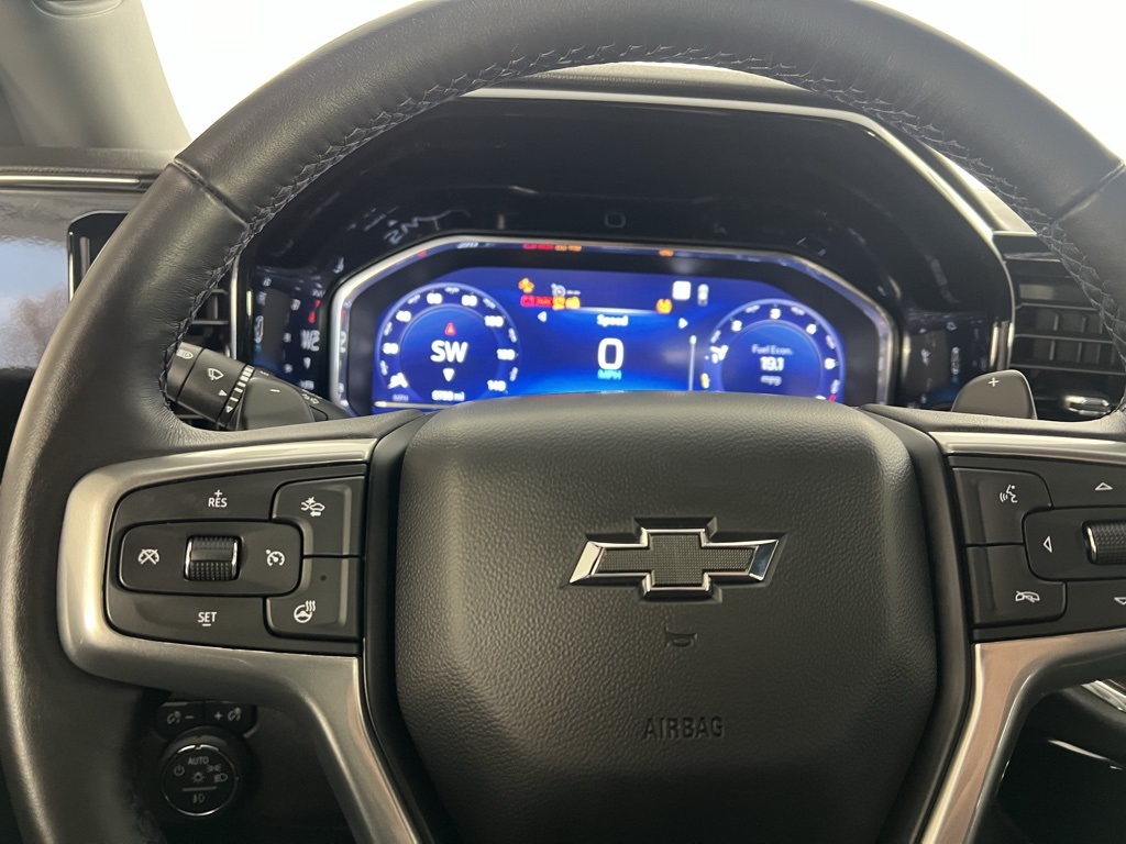 Vehicle image 24 of 33