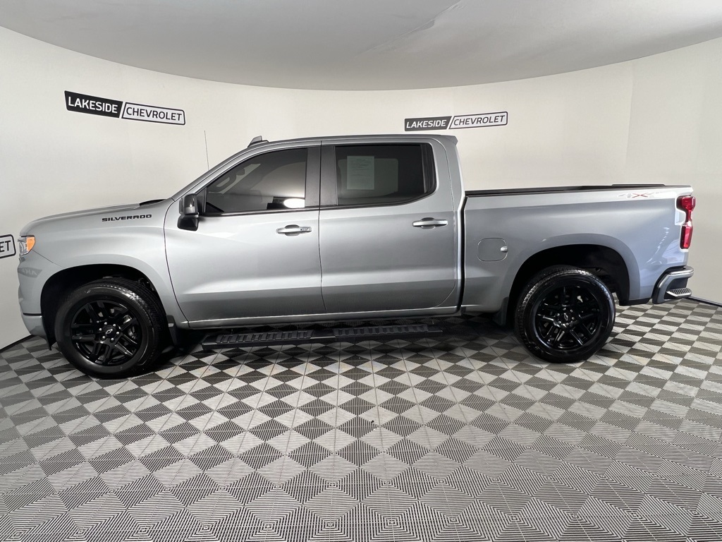 Vehicle image 2 of 33
