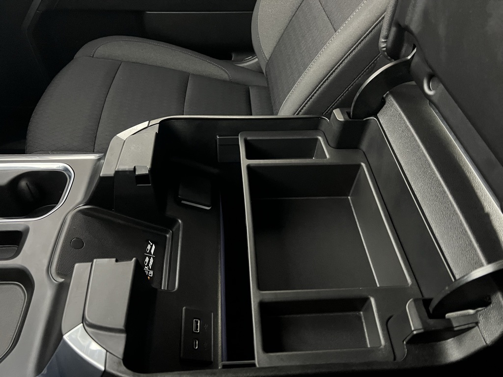 Vehicle image 26 of 33