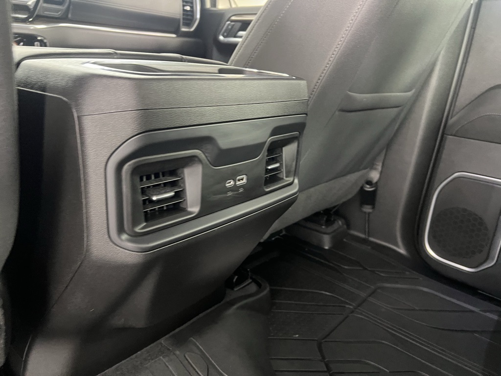 Vehicle image 19 of 33