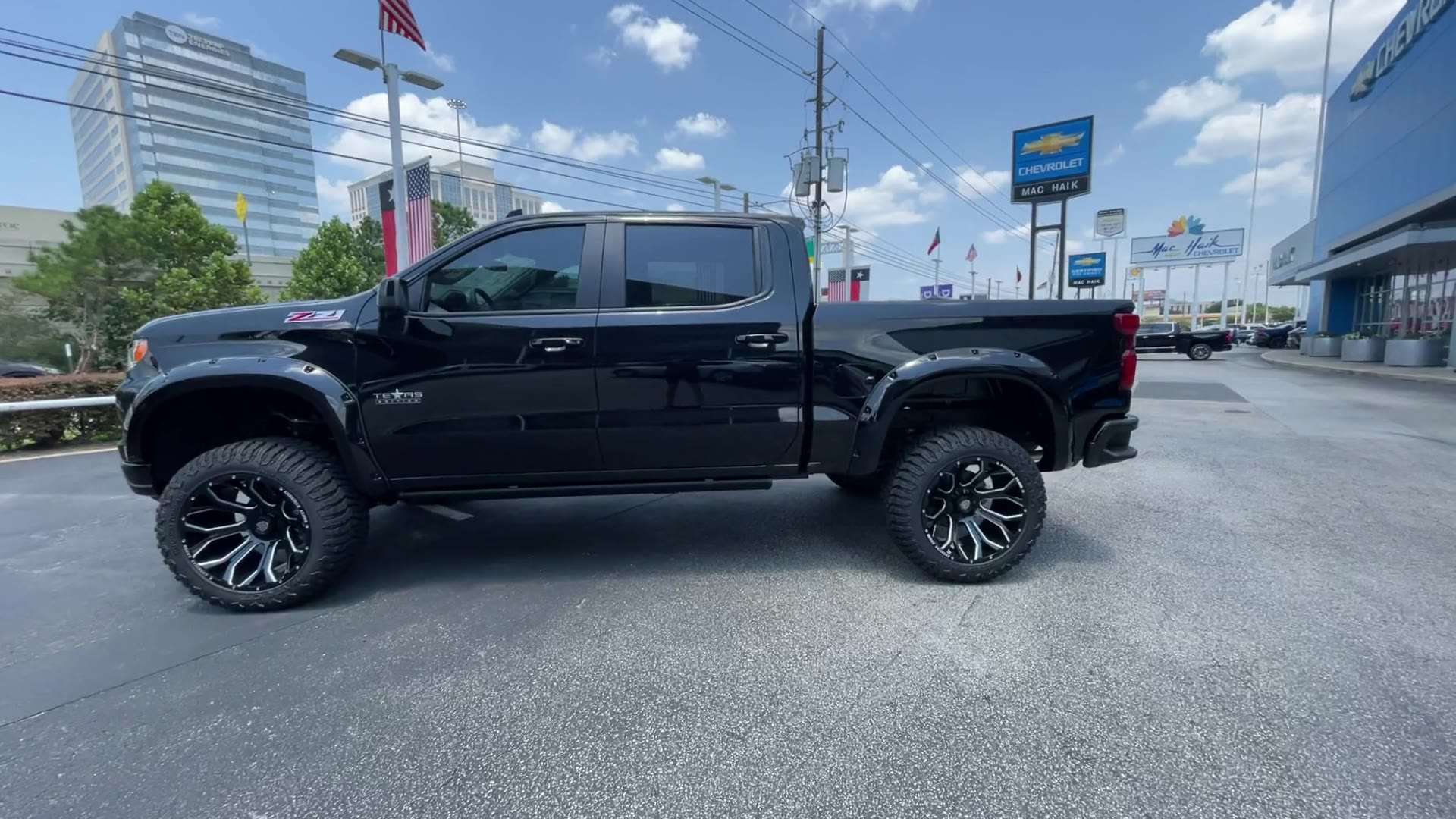 Vehicle image 17 of 68