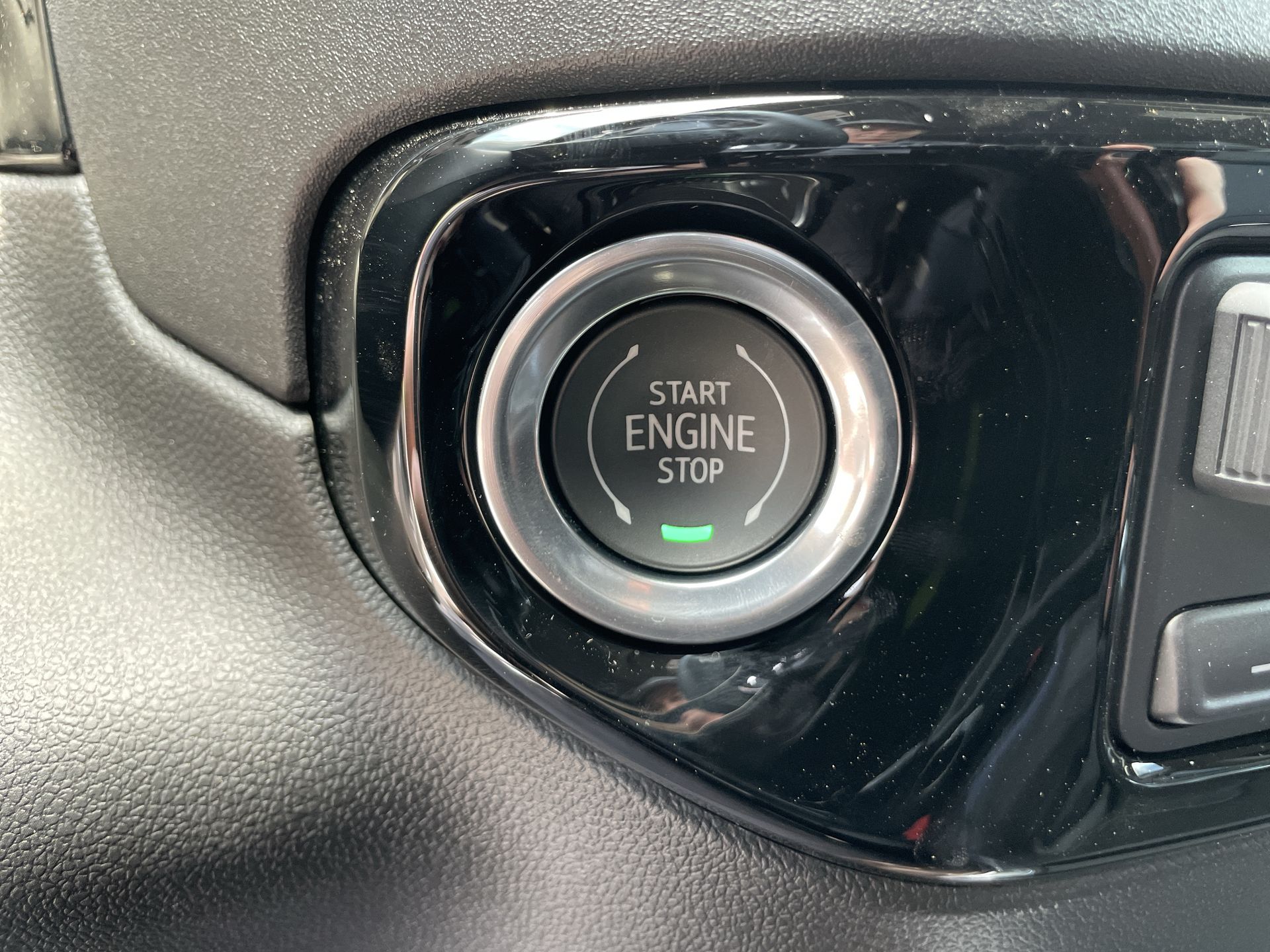 Vehicle image 51 of 68