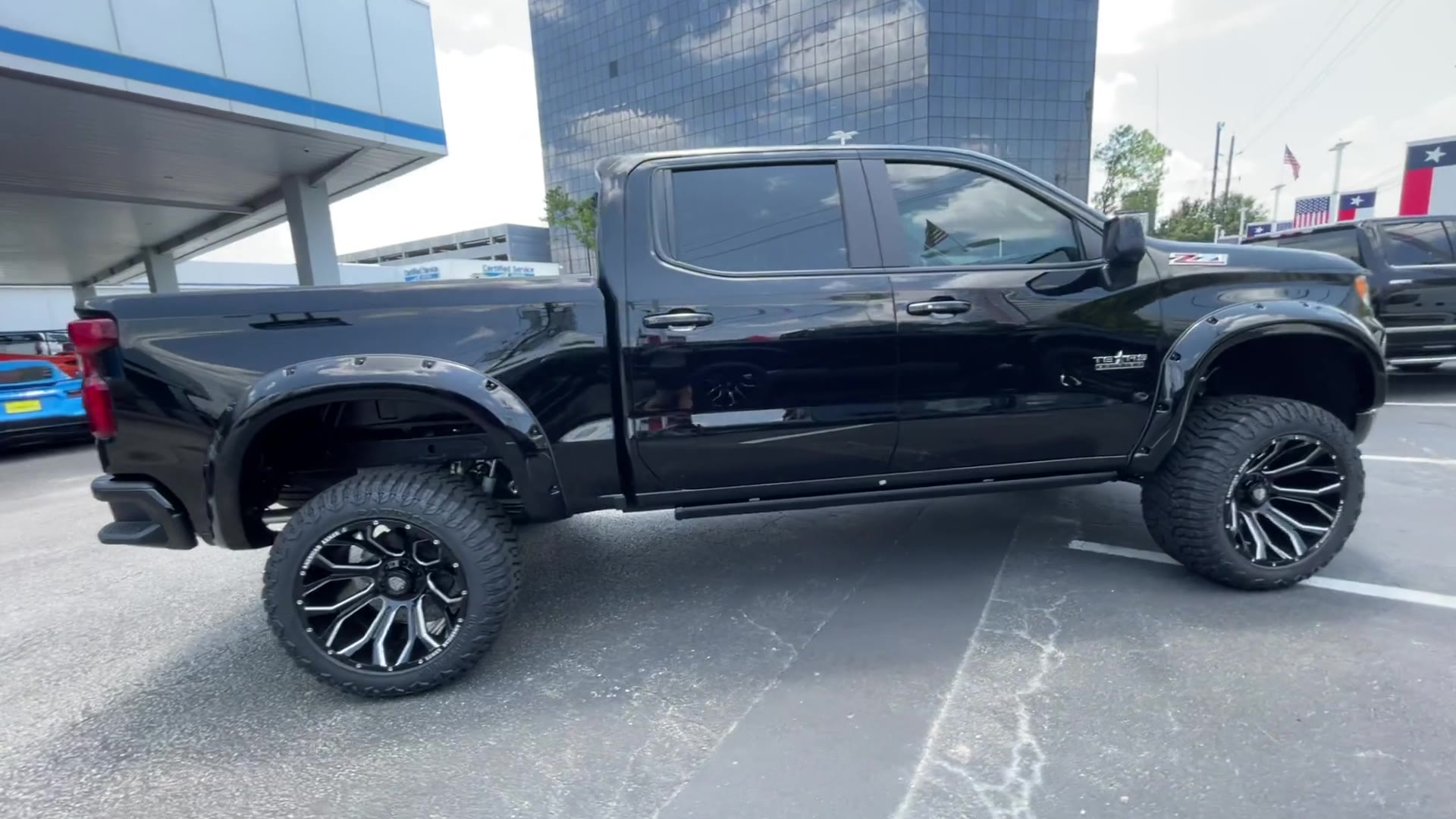 Vehicle image 4 of 68