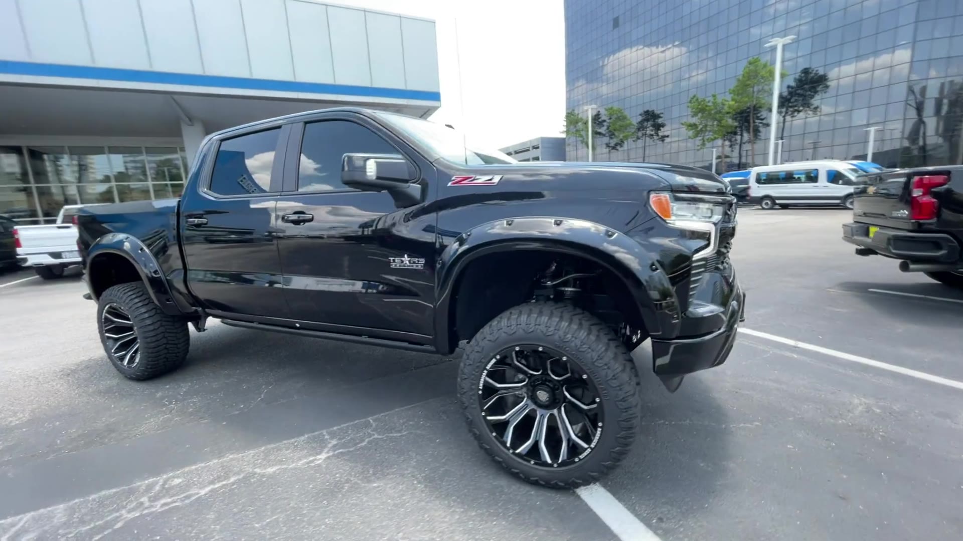 Vehicle image 11 of 68