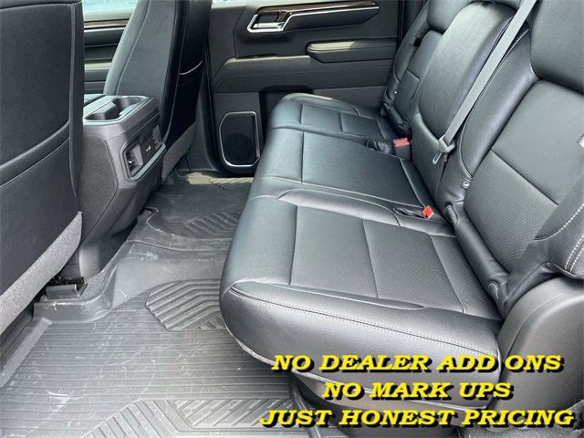 Vehicle image 32 of 68