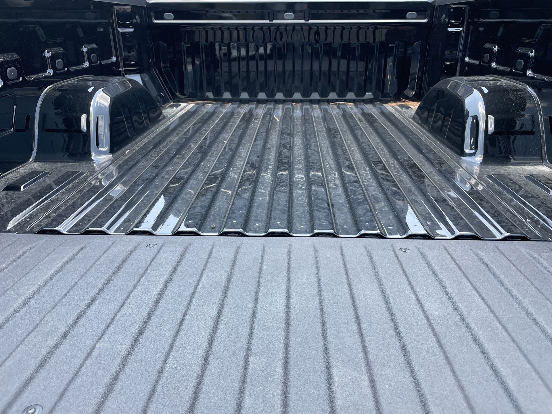 Vehicle image 60 of 68