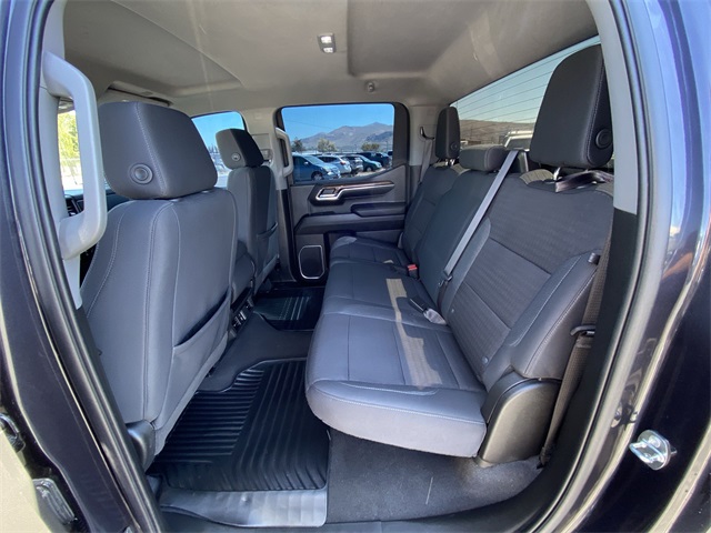 Vehicle image 21 of 23