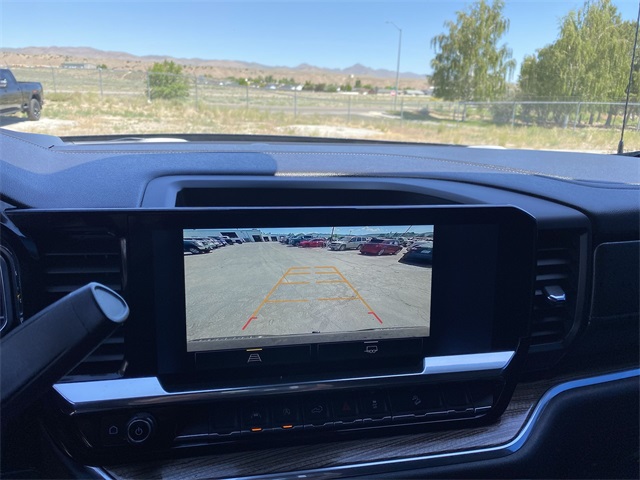 Vehicle image 17 of 23