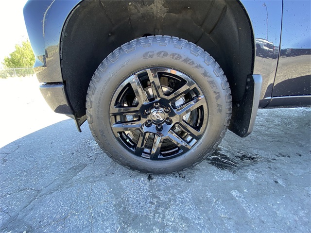 Vehicle image 10 of 23