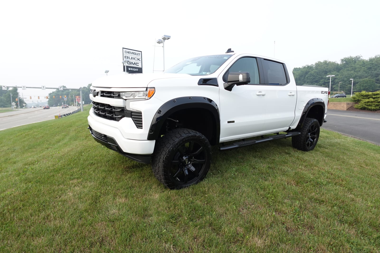 2023 Chevrolet Silverado 1500 RST Image 2 of 45