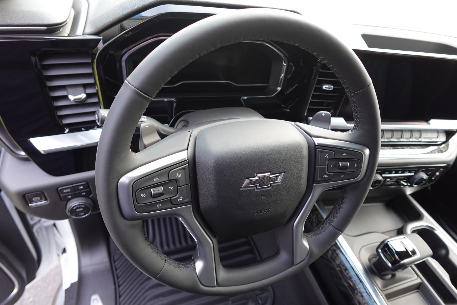 2023 Chevrolet Silverado 1500 RST Image 24 of 45