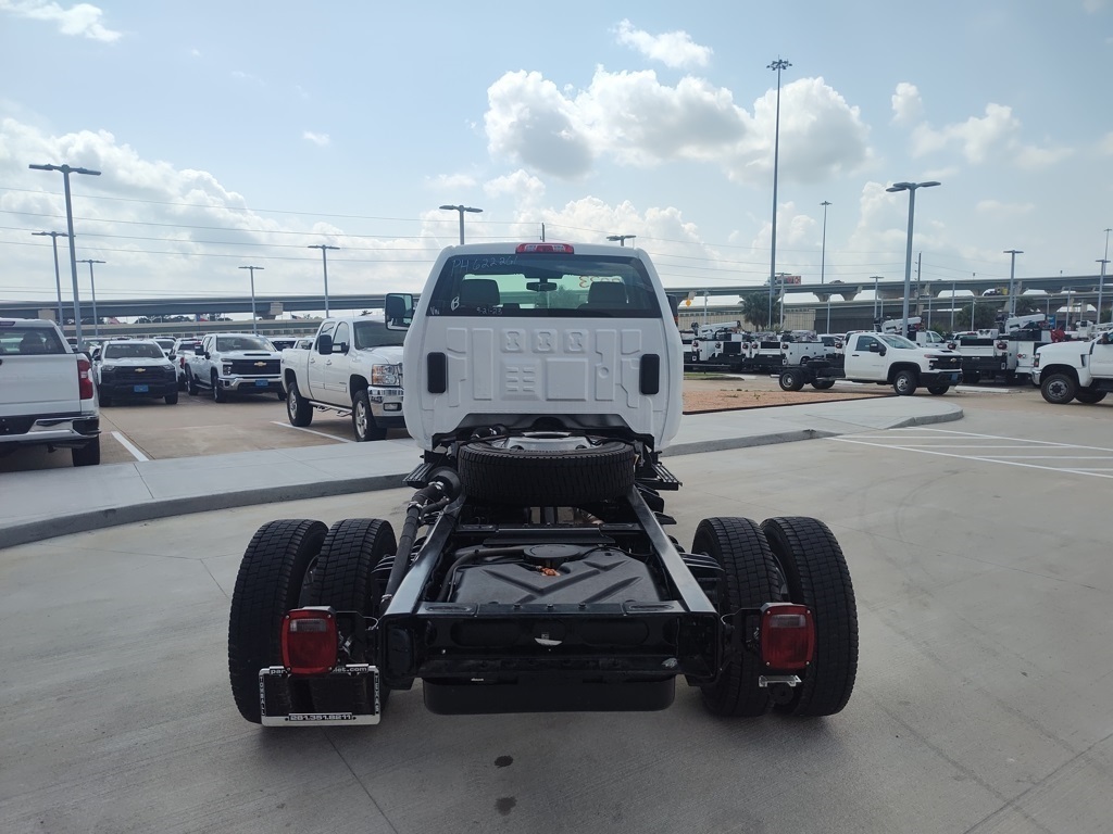 Vehicle image 9 of 21