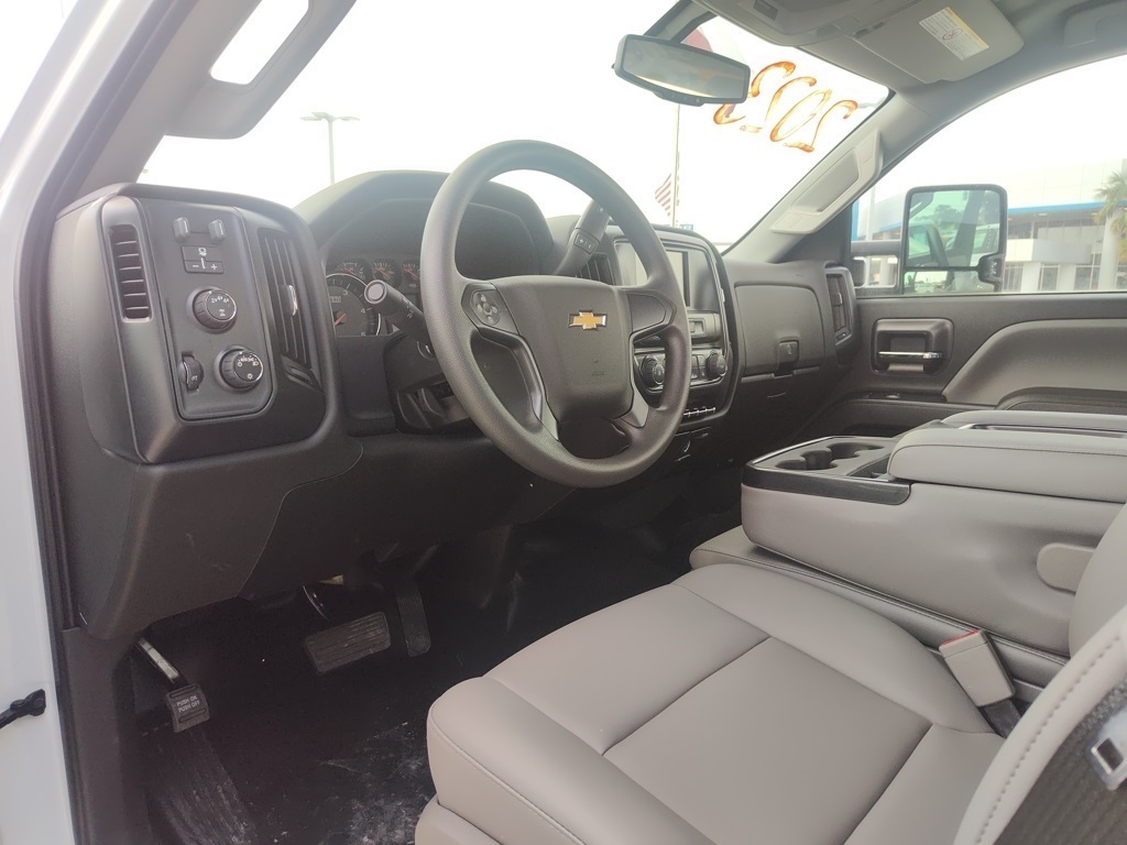 Vehicle image 10 of 21