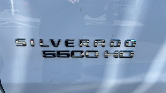 Vehicle image 8 of 34
