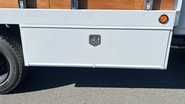 Vehicle image 21 of 34