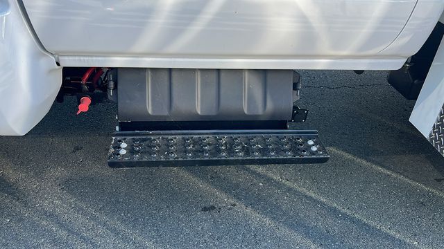 Vehicle image 10 of 34