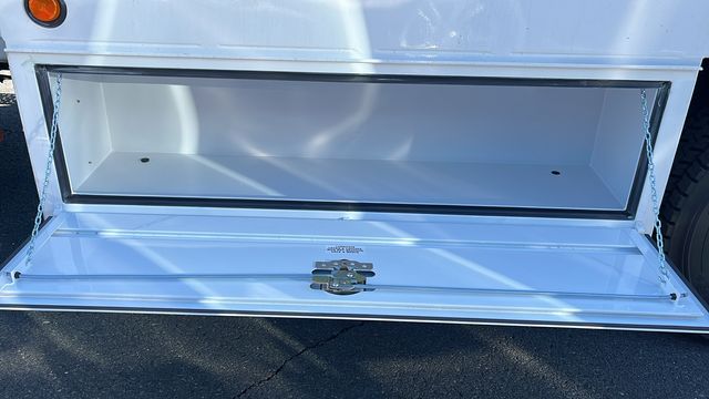 Vehicle image 13 of 34