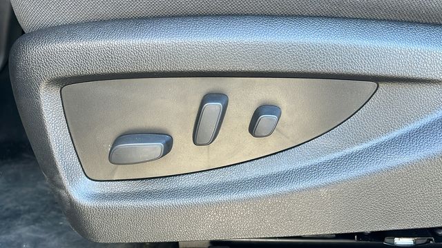 Vehicle image 26 of 34
