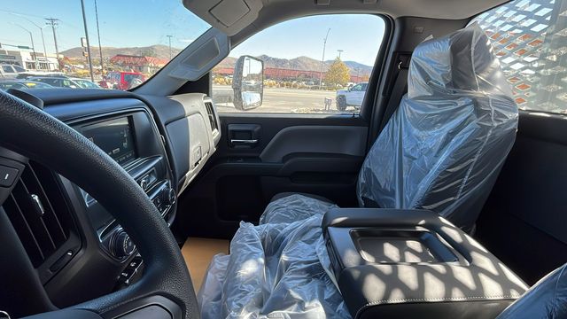 Vehicle image 33 of 34
