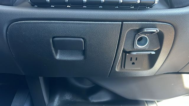 Vehicle image 32 of 34