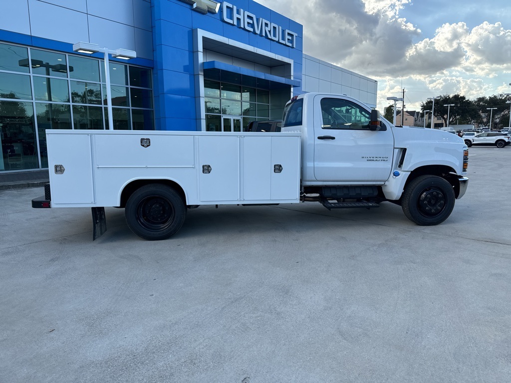 Vehicle image 8 of 15