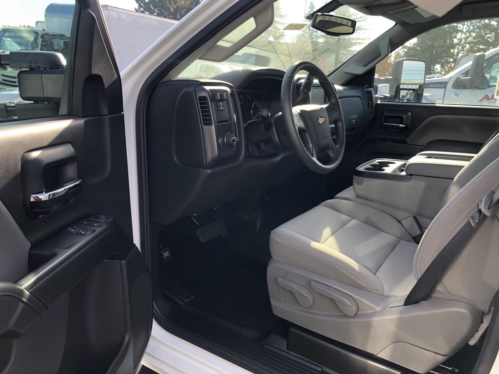 Vehicle image 13 of 18
