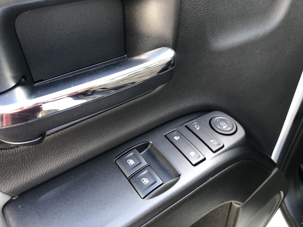Vehicle image 12 of 18