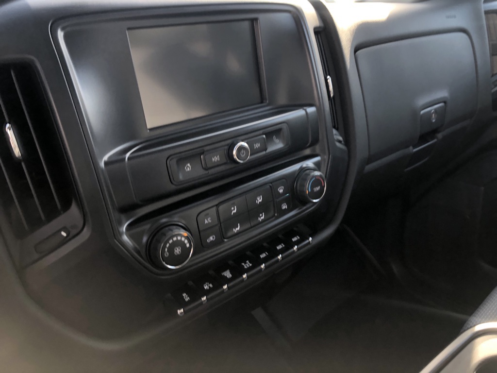 Vehicle image 17 of 18