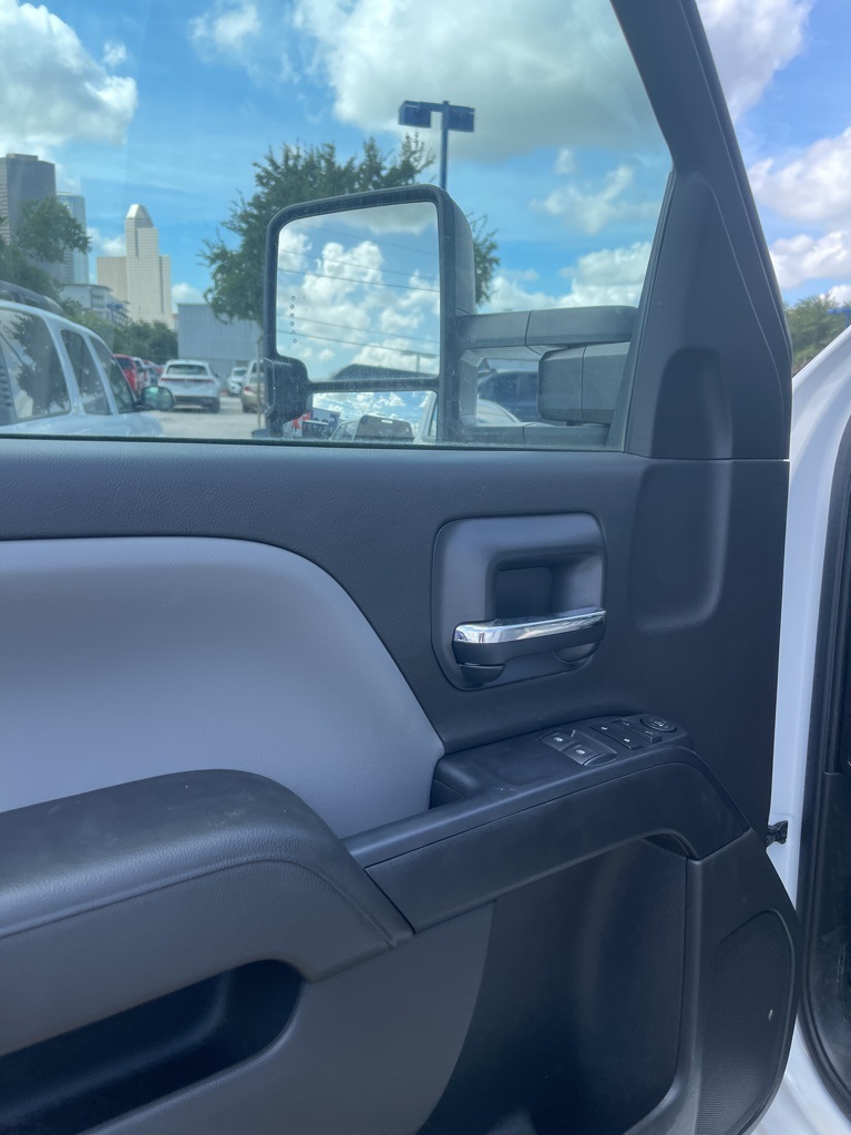 Vehicle image 10 of 14