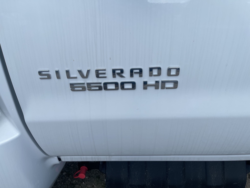 Vehicle image 9 of 14