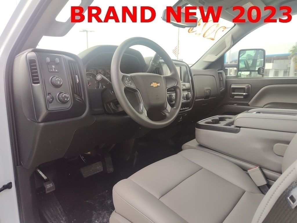 Vehicle image 10 of 21