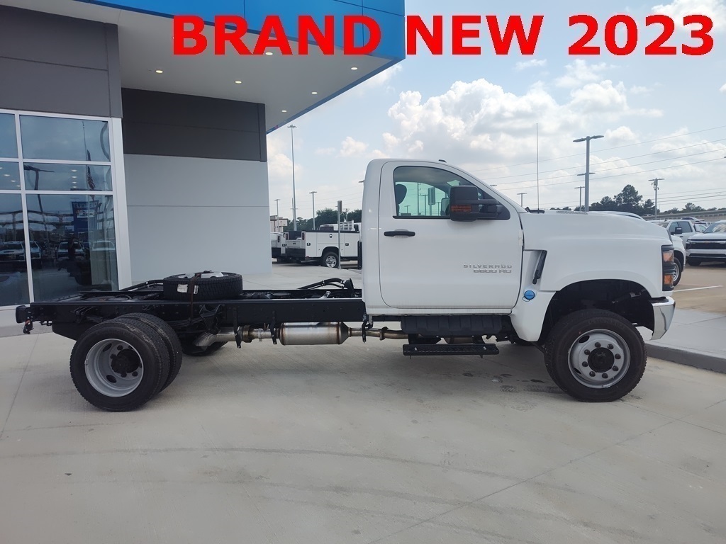 Vehicle image 8 of 21