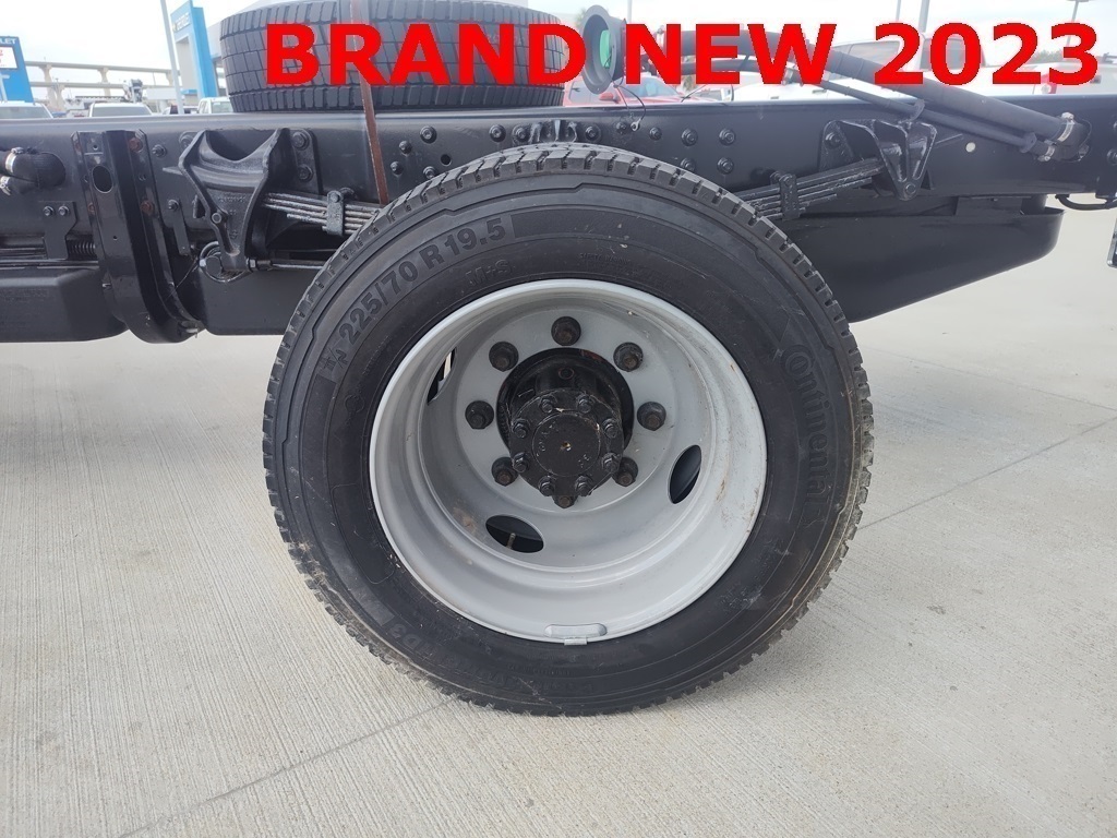 Vehicle image 17 of 21