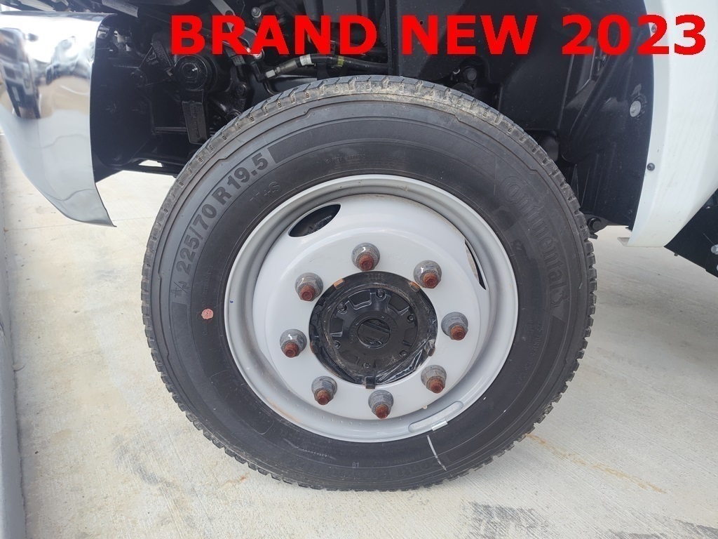 Vehicle image 18 of 21
