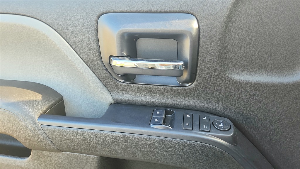 Vehicle image 18 of 22
