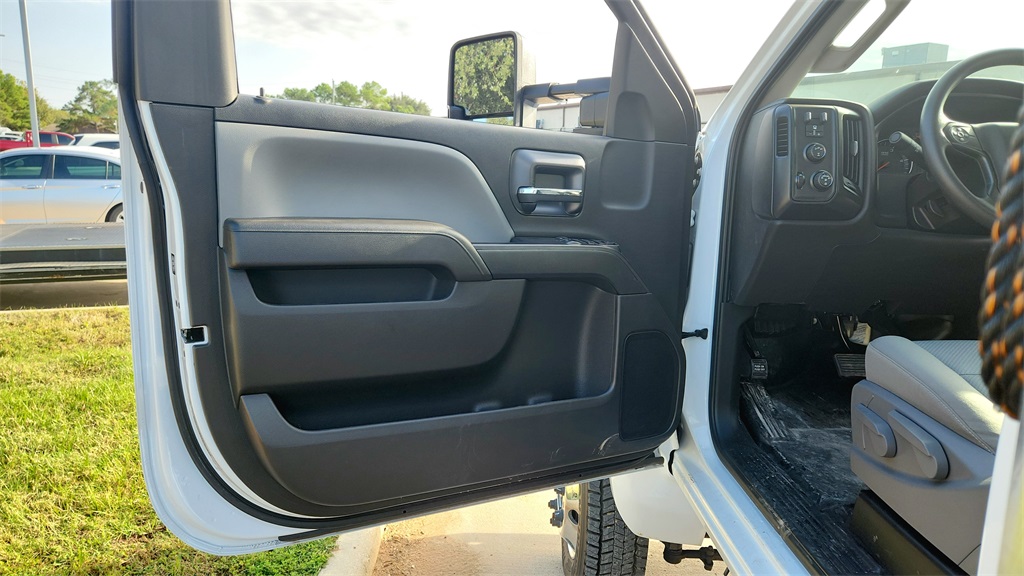 Vehicle image 19 of 22