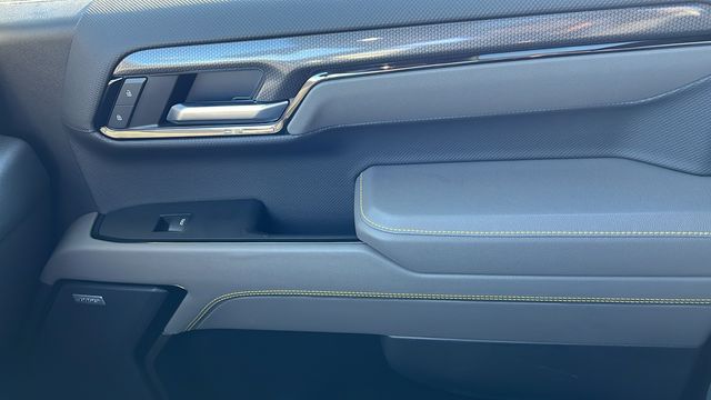 Vehicle image 23 of 34